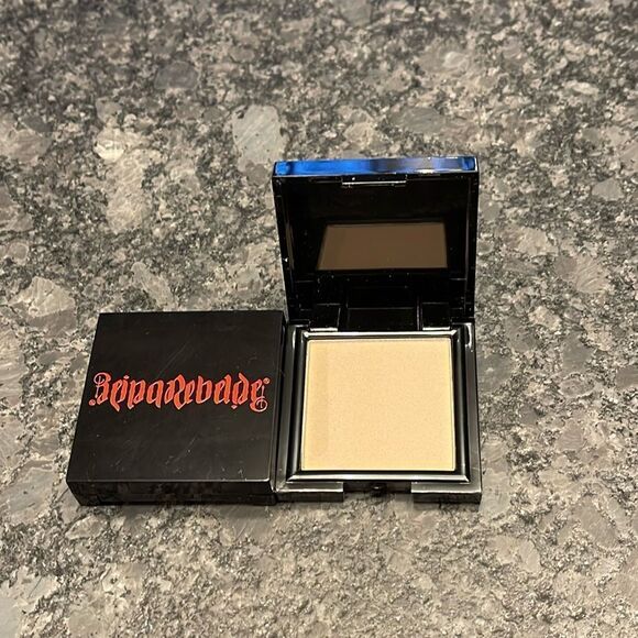 Reina Rebelde Almendra Mini Perla Finishing Powder bare face or over  foundation - Picture 1 of 2